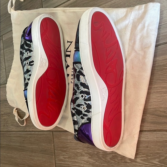 Black & Purple Women's Sneakers
made in Paris by Christian LOUBOUTIN
Red bottom - Picture 2 of 16